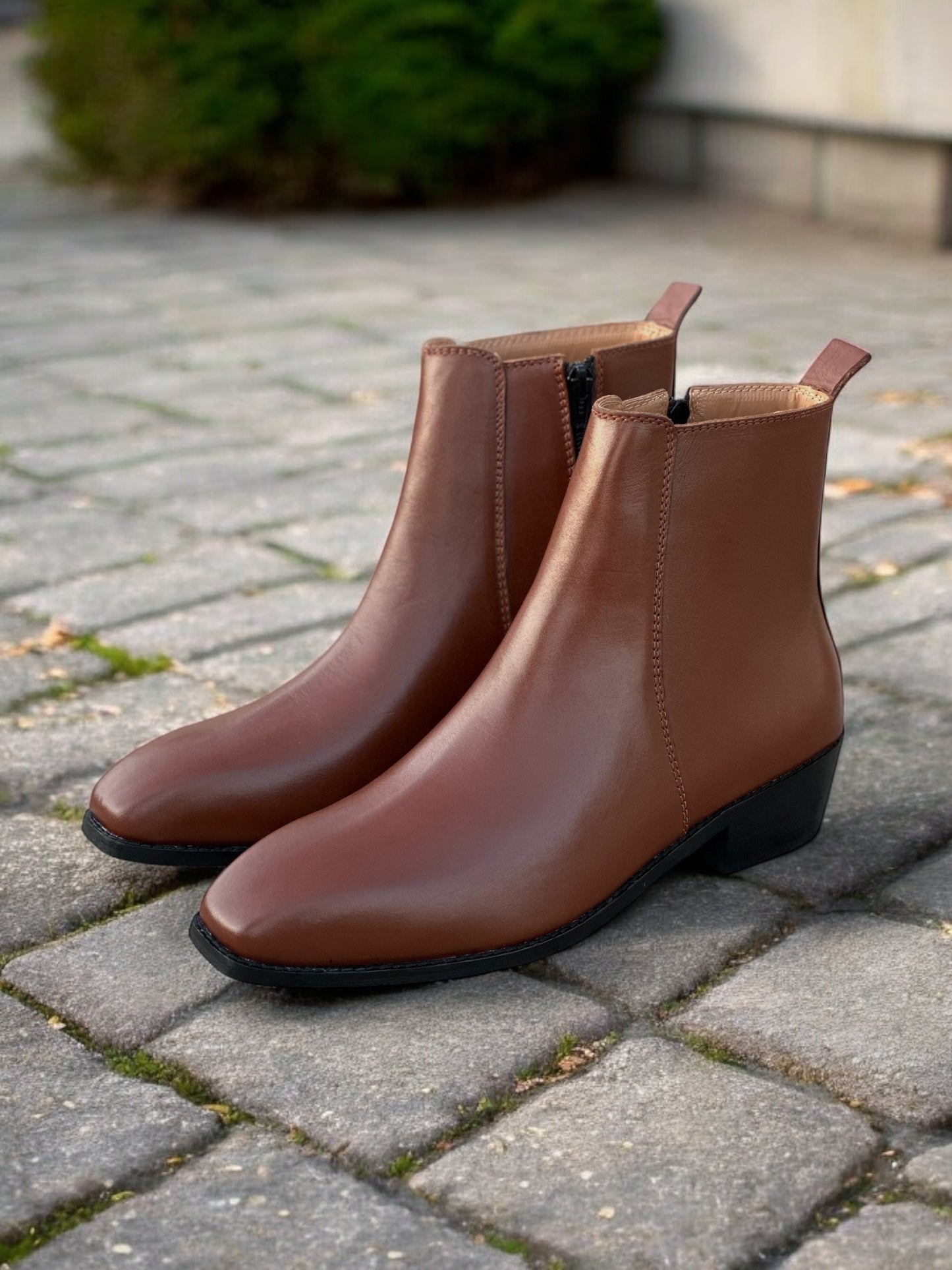 Duke’s Reign – Classic Cognac Square-Toe Chelsea Boots